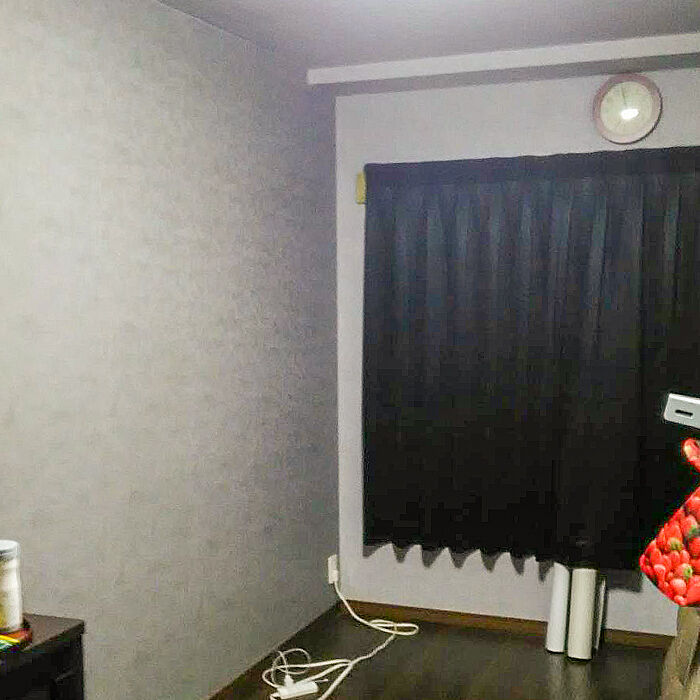 お子様のために汚れた壁紙をクールなコンクリート柄へ張替え 東京都文京区の定額リフォームならリノコ