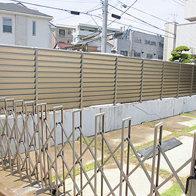 素敵なカフェのアプローチにフェンスと門扉を 東京都足立区の定額リフォームならリノコ