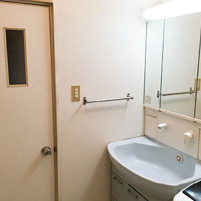 防カビ機能の高いクロスと床に張替えて洗面所が清々しい空間に 奈良県奈良市の定額リフォームならリノコ