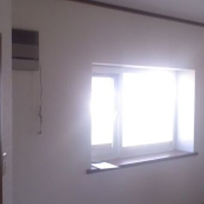 白いクロスで黄ばみが消えて明るく広い部屋に変わる 青森県八戸市の定額リフォームならリノコ